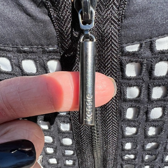 Kenzie dress-size S. 2 layer-bottom solid white, top black exposing bottom layer - Picture 6 of 13